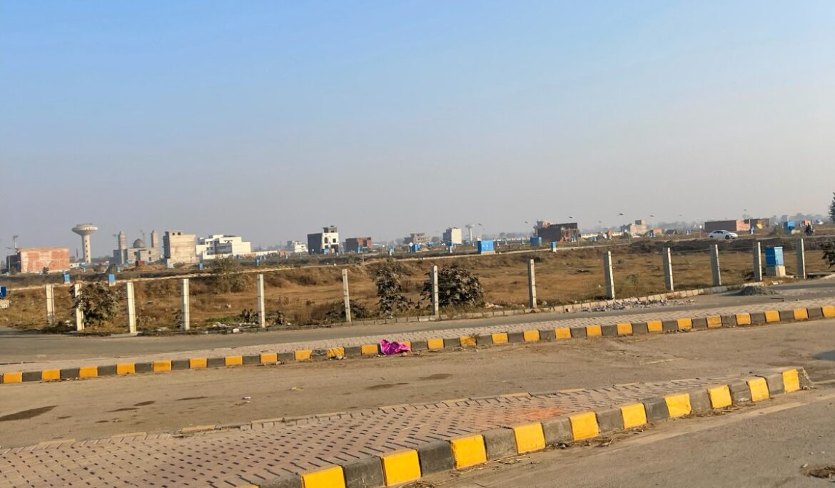 Premium 10 Marla Corner Plot