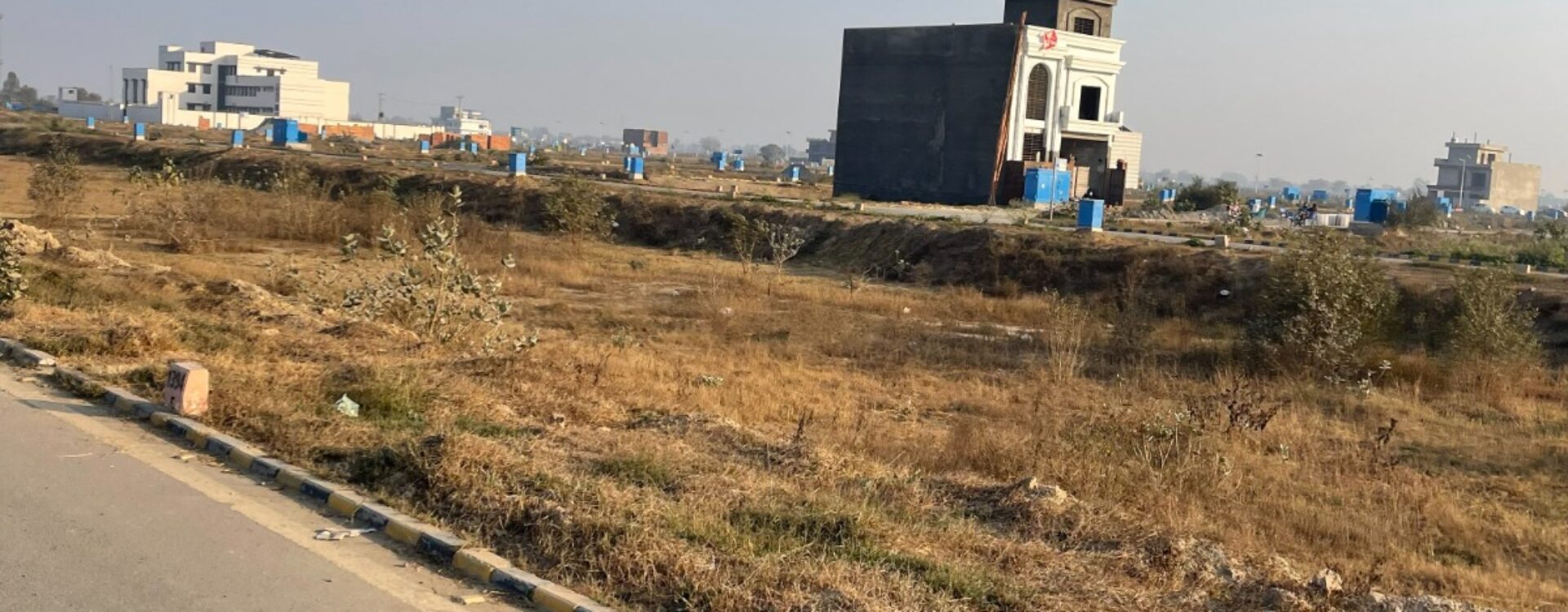 10 Marla Plot for Sale in BB Block – LDA City Lahore (Near Ring Road Main Gate)